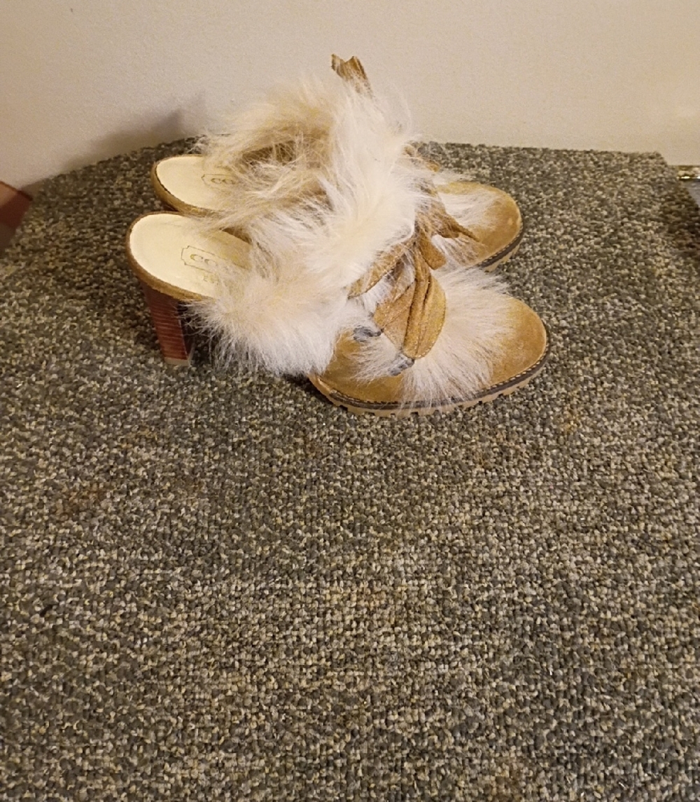 Coach  Kristy Women’s Tan Faux-Fur Slip-On Mules Size 8 - Picture 10 of 11